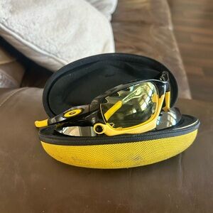 Oakley Flax Jacket Live Strong yellow and black sunglasses